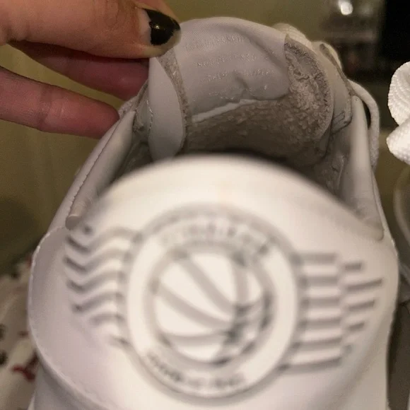 Golden Goose White Leather Low-Top Sneakers - Picture 16 of 16